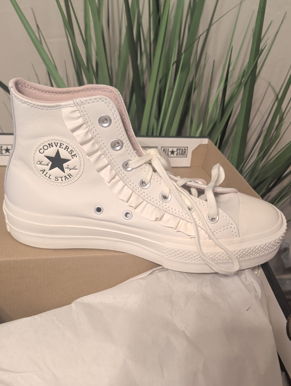 New In Box. Converse Size 8. Awesome. - Picture 2 of 2